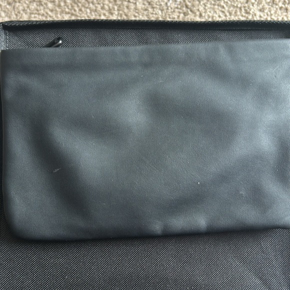 Dior makeup bag - Picture 2 of 11